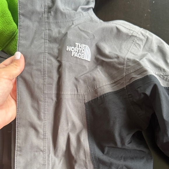 The North Face Kids 2 in 1 Hyvent Jacket - Picture 5 of 10